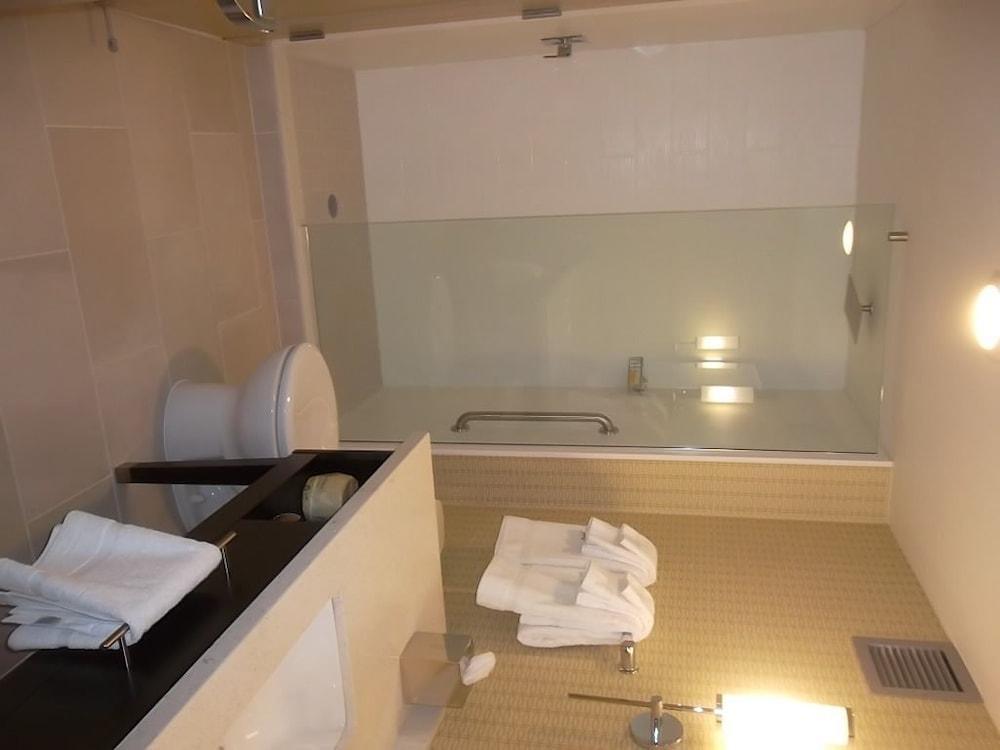 Holiday Inn Greensboro Coliseum By Ihg Buitenkant foto