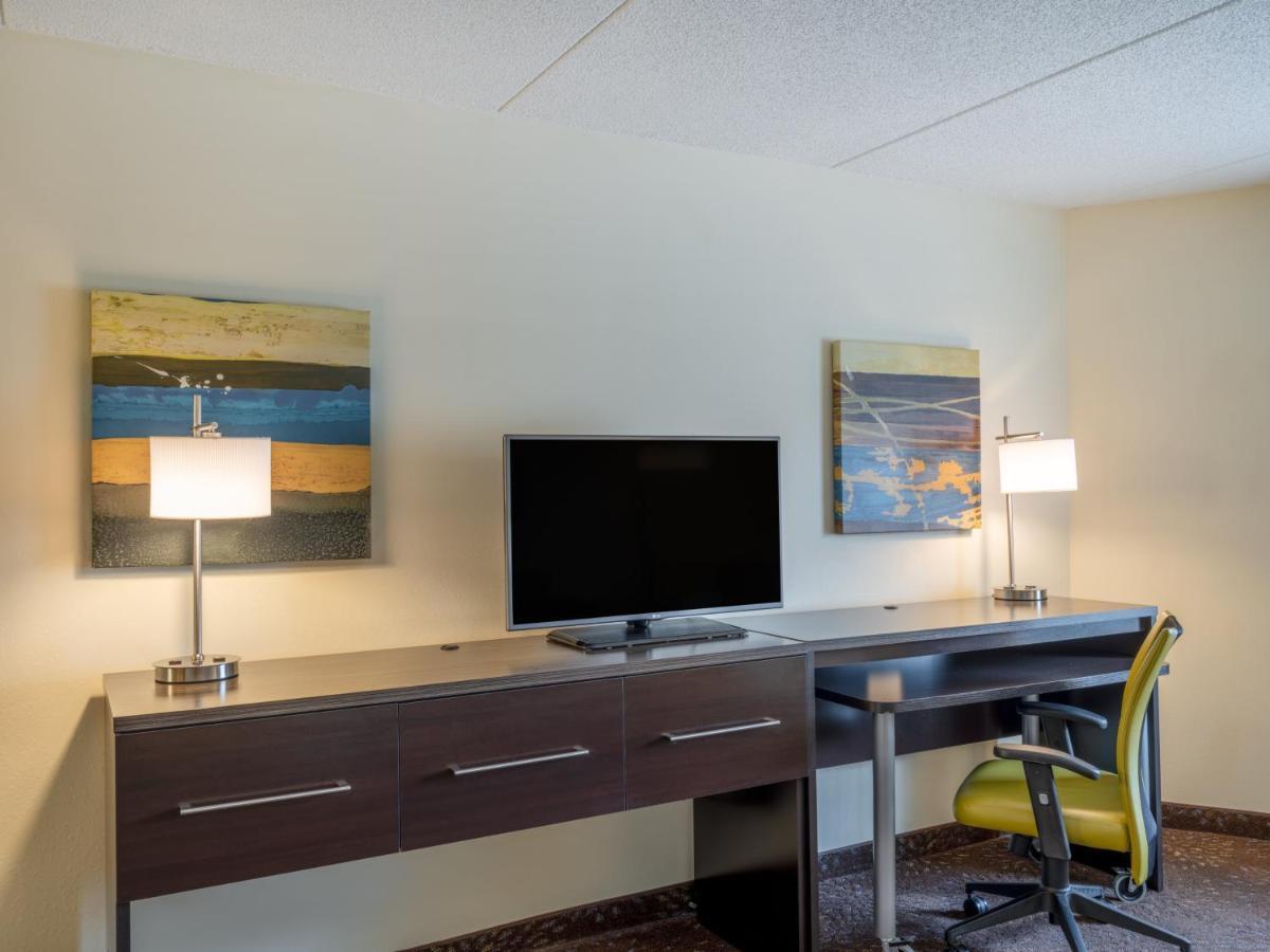 Holiday Inn Greensboro Coliseum By Ihg Buitenkant foto