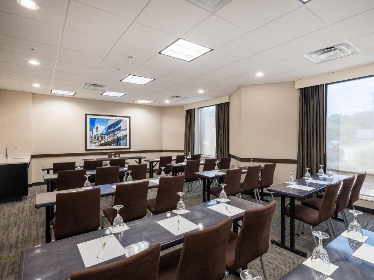 Holiday Inn Greensboro Coliseum By Ihg Buitenkant foto