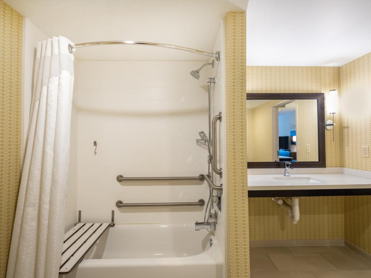 Holiday Inn Greensboro Coliseum By Ihg Buitenkant foto