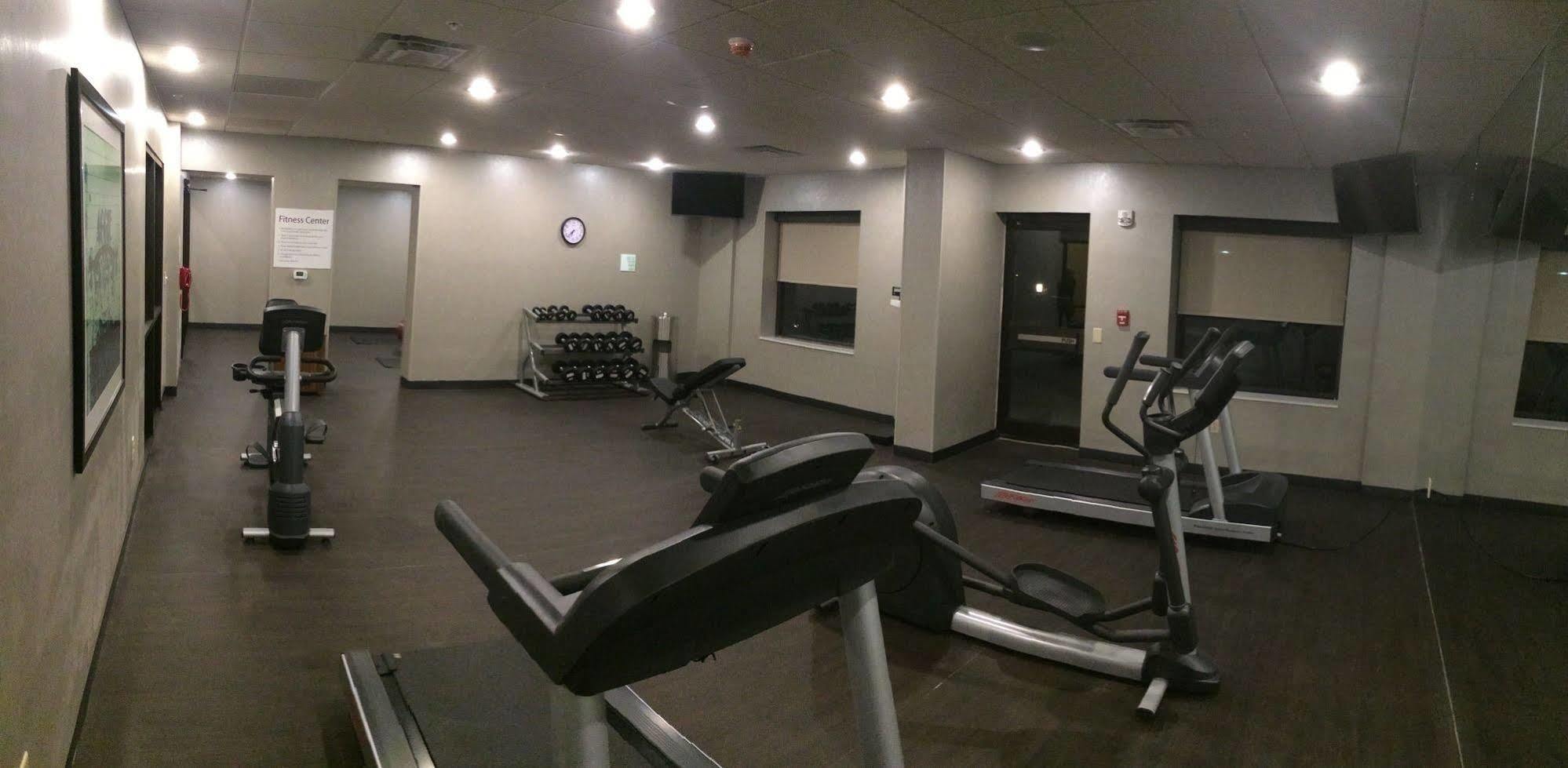 Holiday Inn Greensboro Coliseum By Ihg Buitenkant foto